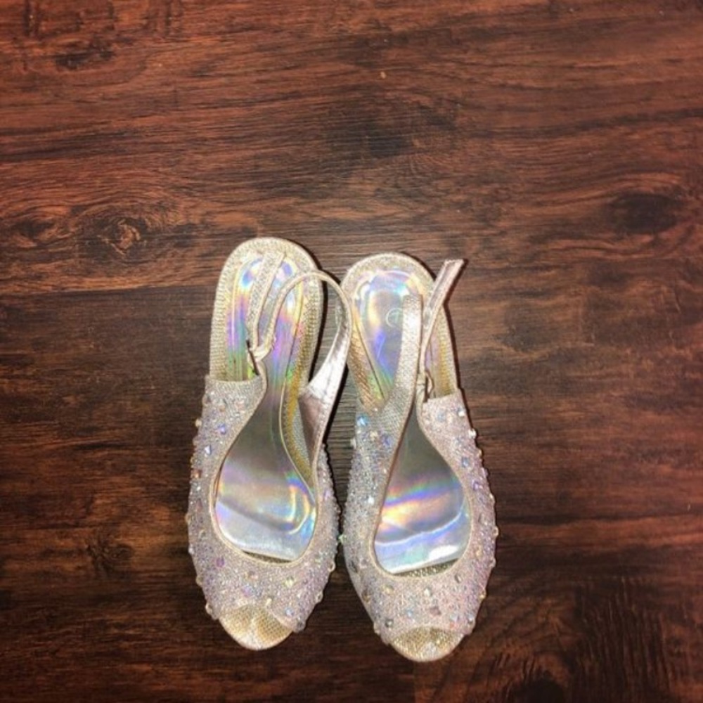 Heels - Picture 3 of 3